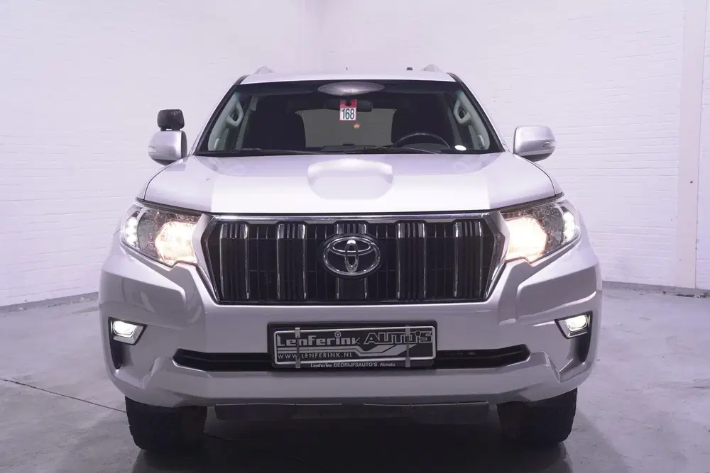Toyota Land Cruiser 2.8 D-4D-F 177 pk 5 Drs Grijs Kenteken 2 uit 2019, foto 5