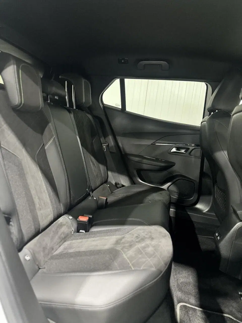Peugeot 2008 1.2 Pure Tech GT Line uit 2020, foto 13