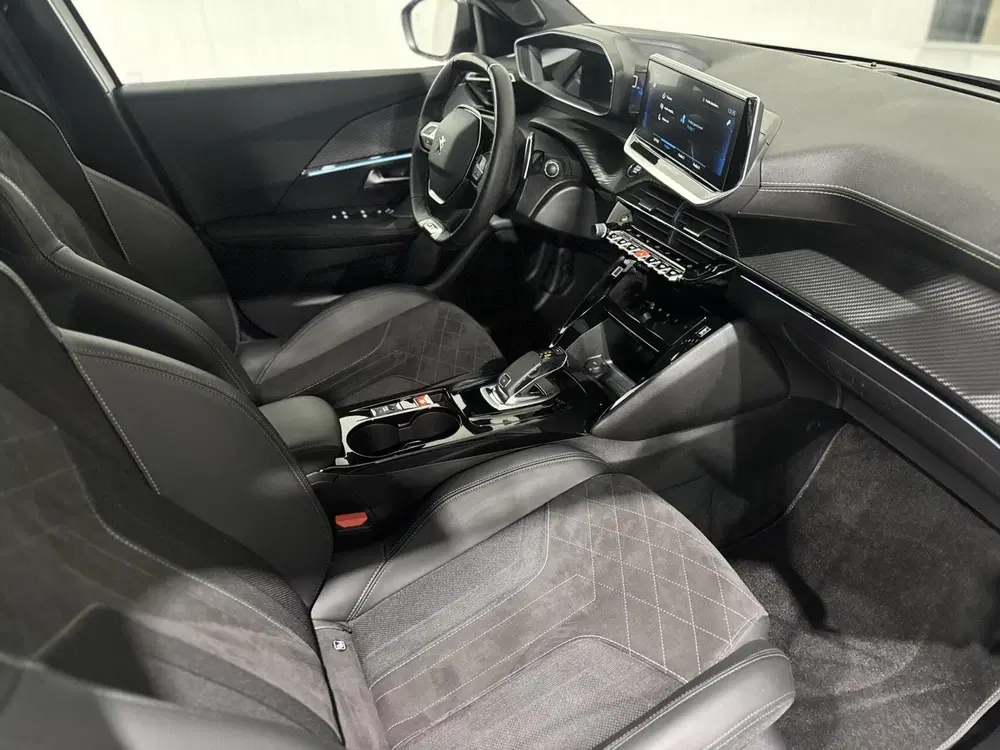 Peugeot 2008 1.2 Pure Tech GT Line uit 2020, foto 15