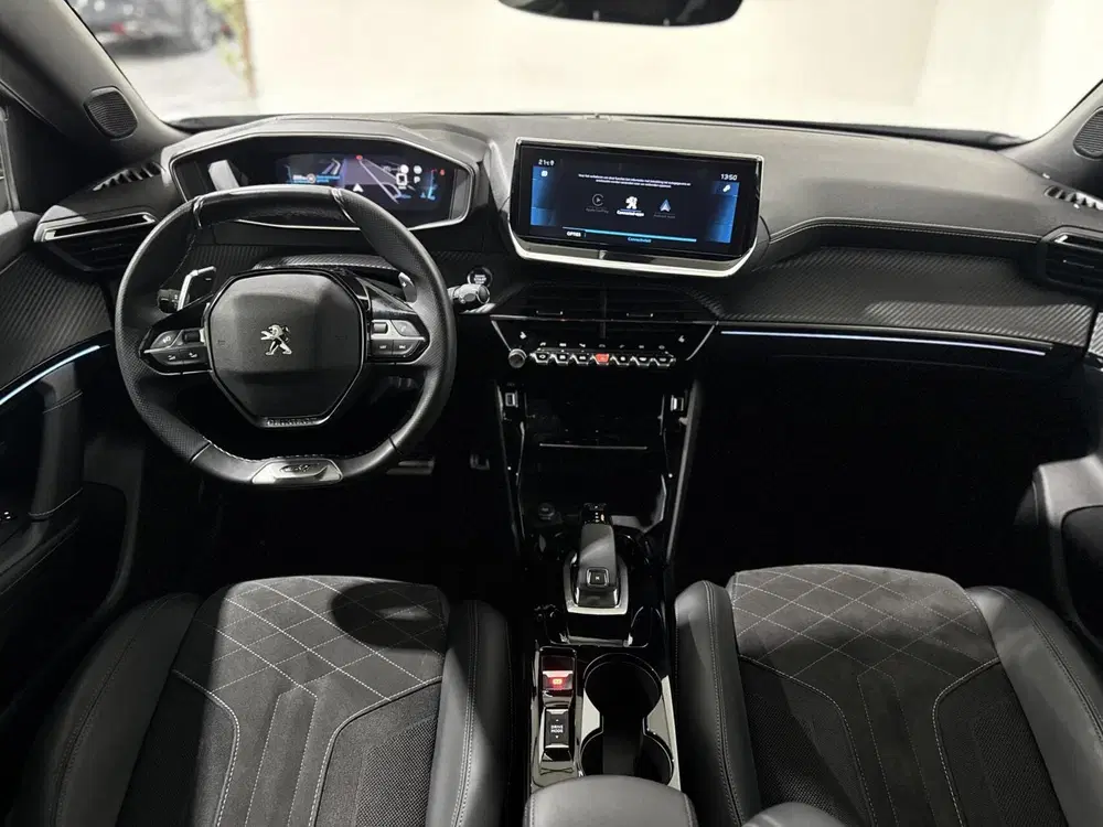 Peugeot 2008 1.2 Pure Tech GT Line uit 2020, foto 3