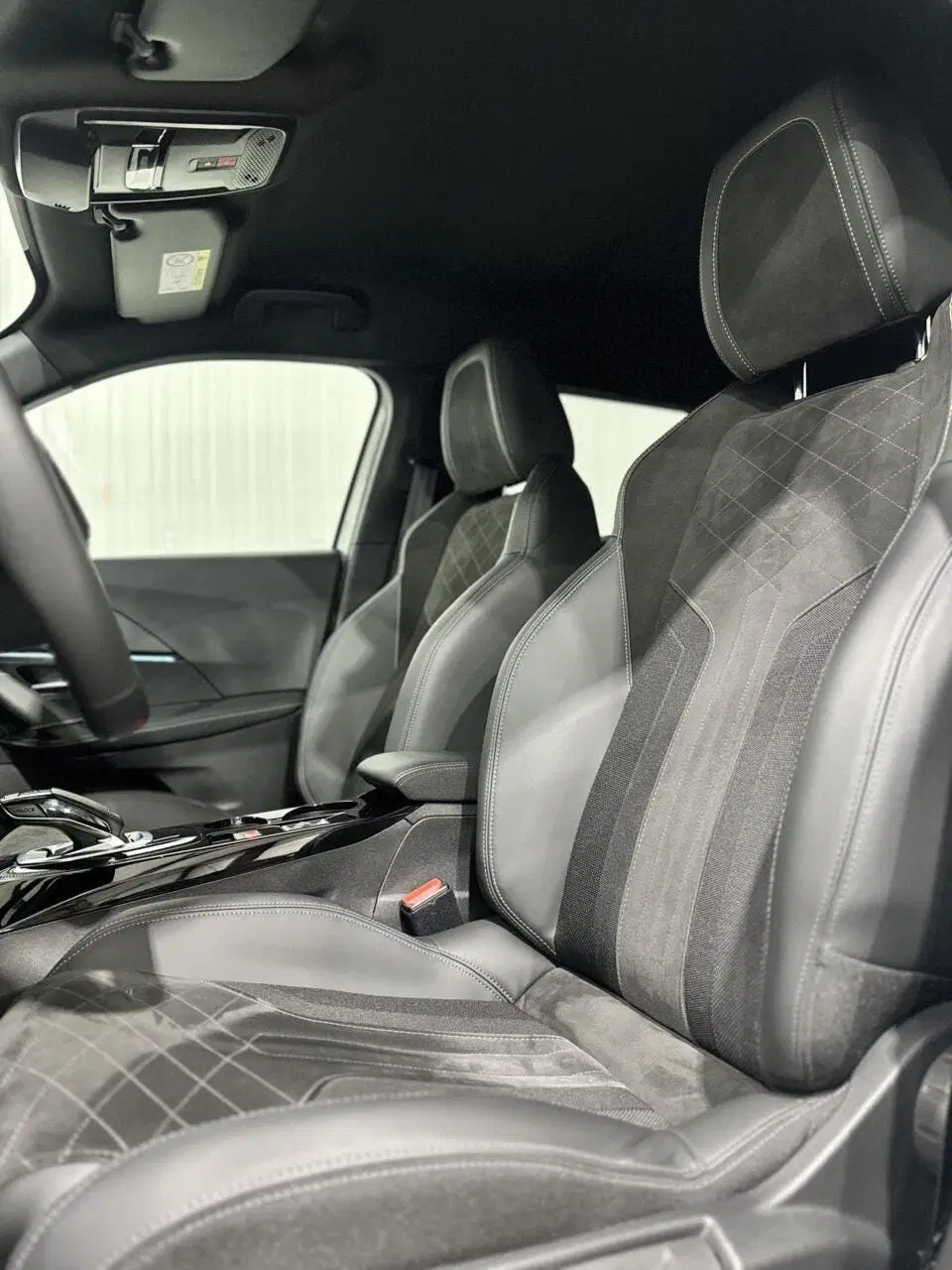 Peugeot 2008 1.2 Pure Tech GT Line uit 2020, foto 6
