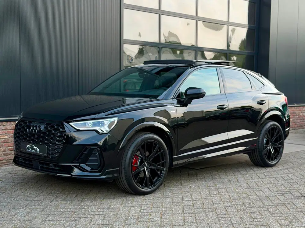 Audi Q3 35 TFSI S-Line 150 pk Blackstyle uit 2024, foto 2