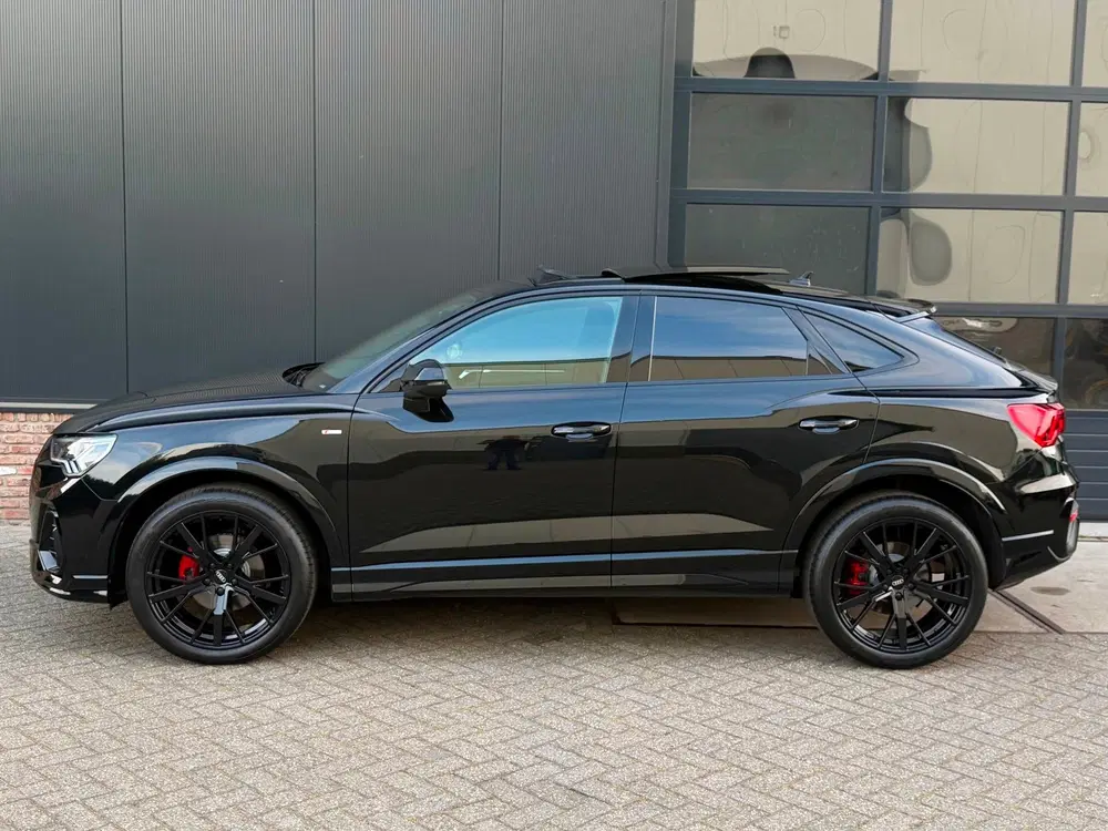 Audi Q3 35 TFSI S-Line 150 pk Blackstyle uit 2024, foto 3