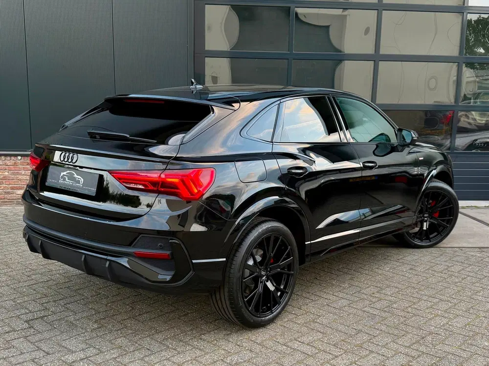Audi Q3 35 TFSI S-Line 150 pk Blackstyle uit 2024, foto 6
