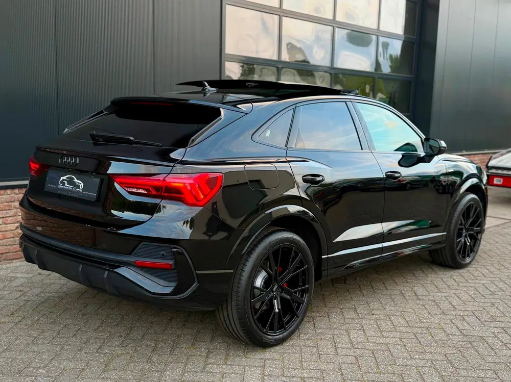 Audi Q3 35 TFSI S-Line 150 pk Blackstyle uit 2024, foto 7