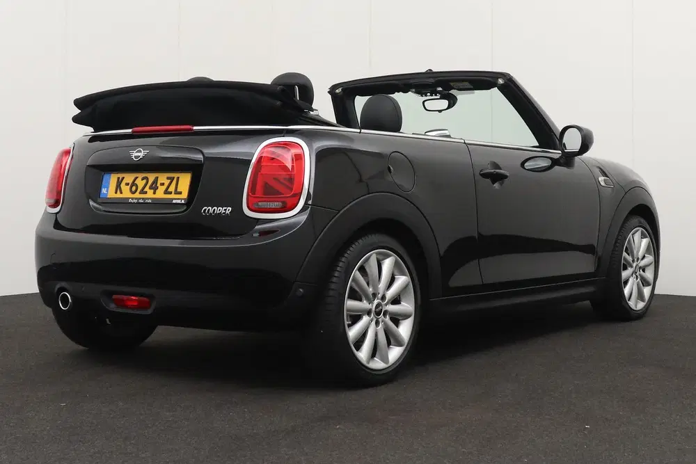 Mini Cabrio 1.5 136 PK Aut. Cooper Facelift Navi Clima uit 2021, foto 2