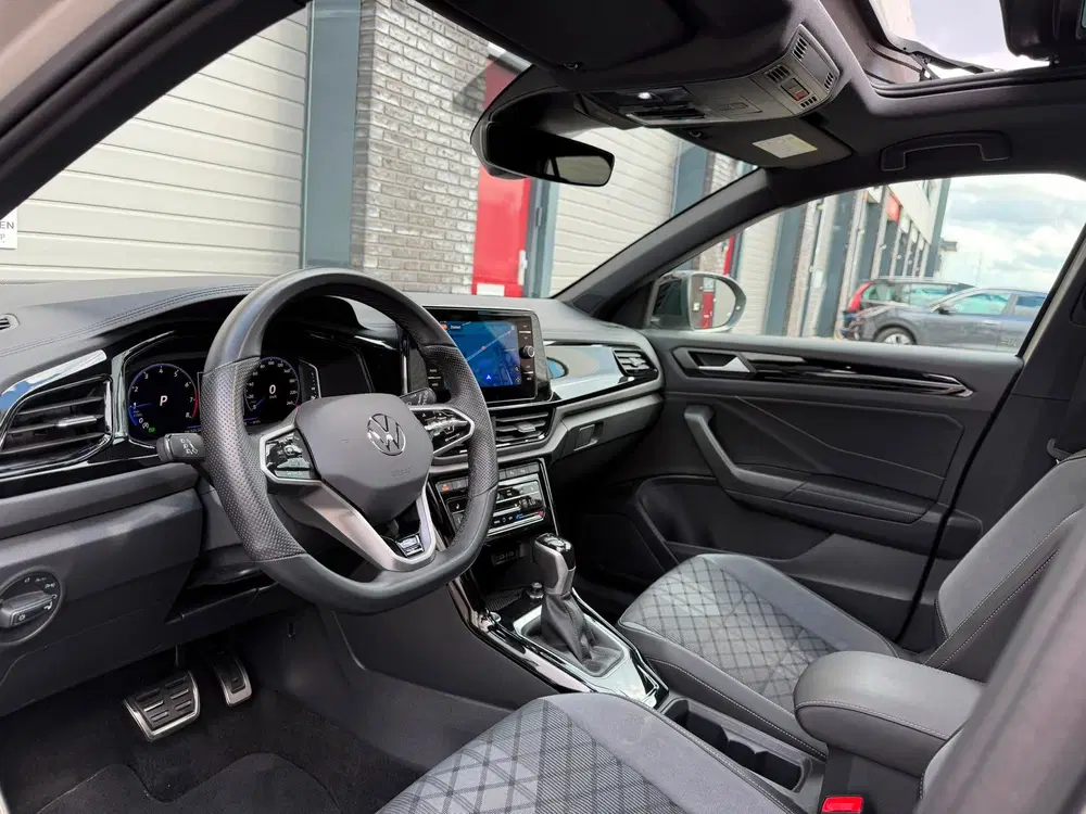 Volkswagen T-Roc 1.5 TSI 3xR-Line Pano uit 2023, foto 2