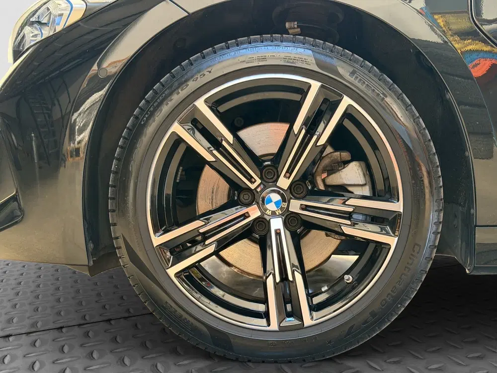 BMW 3-serie 330e xDrive uit 2025, foto 15