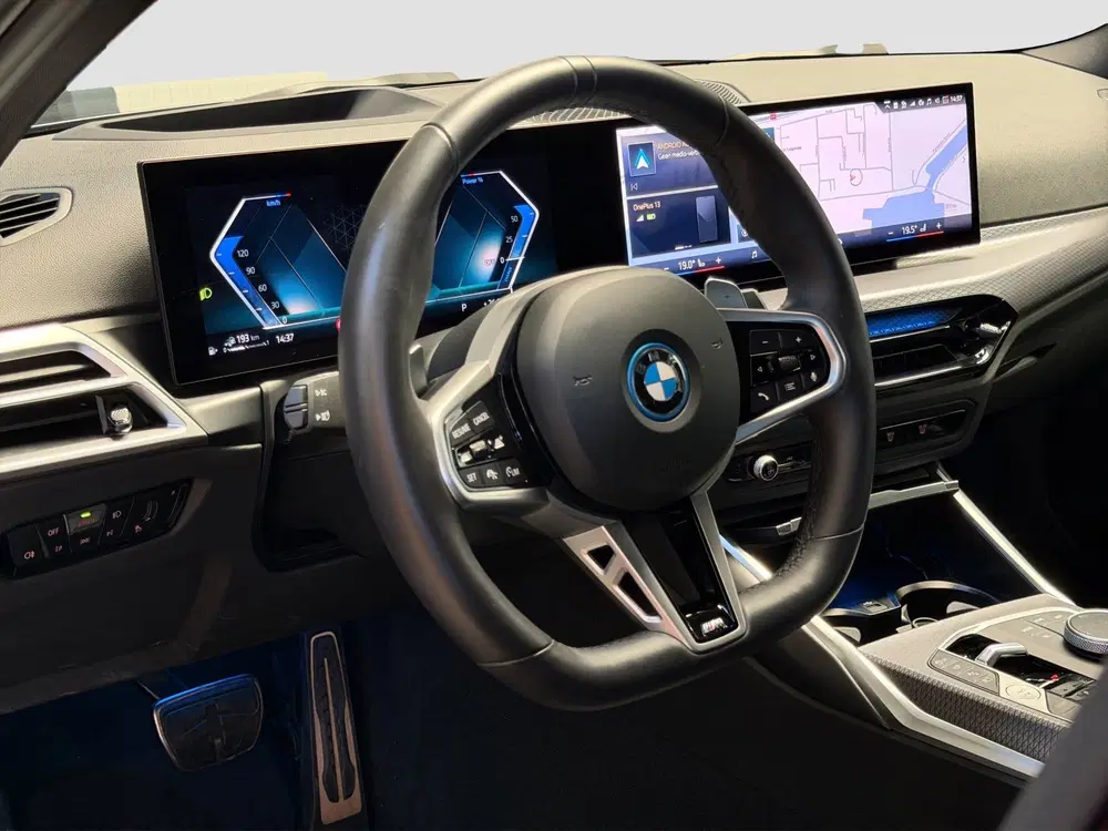 BMW 3-serie 330e xDrive uit 2025, foto 4