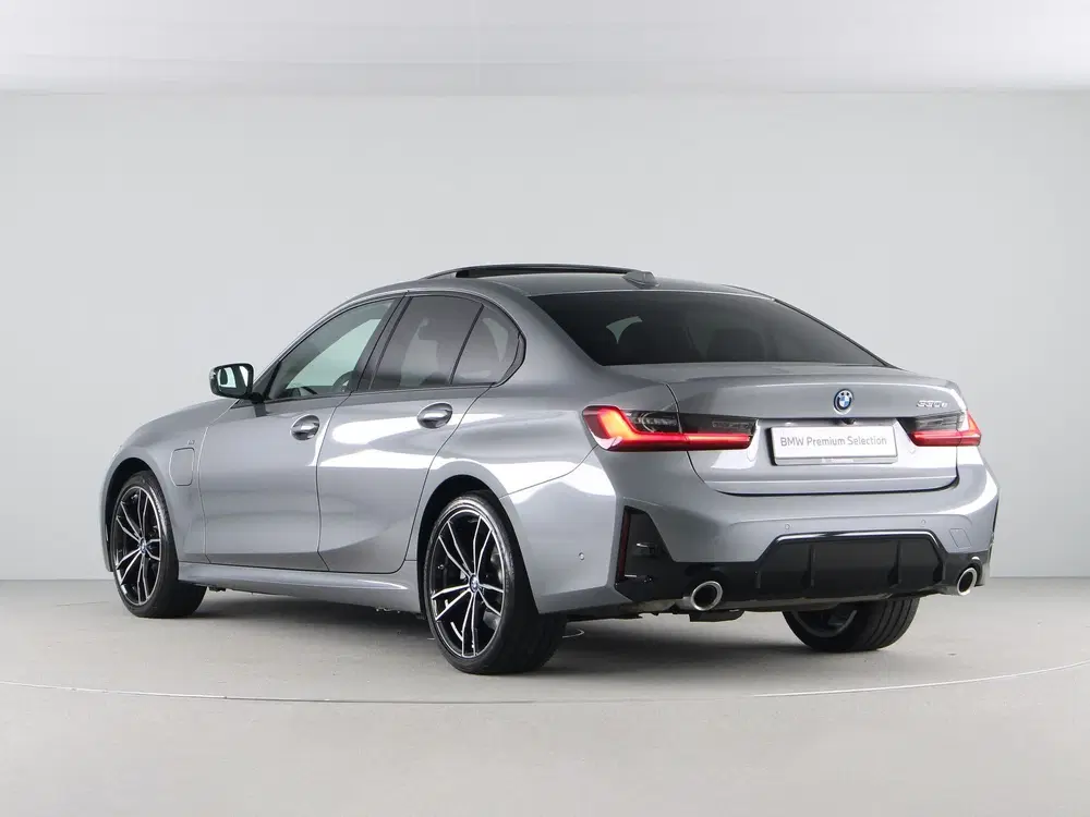 BMW 3-serie 330e Sedan M-Spor uit 2024, foto 11