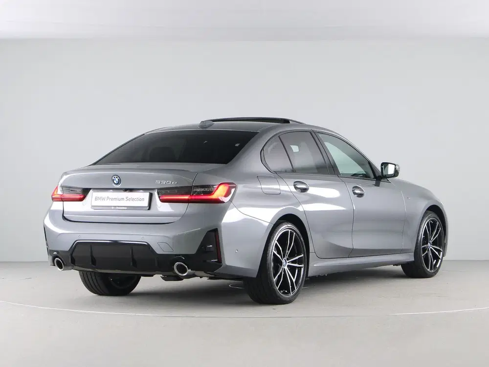 BMW 3-serie 330e Sedan M-Spor uit 2024, foto 9