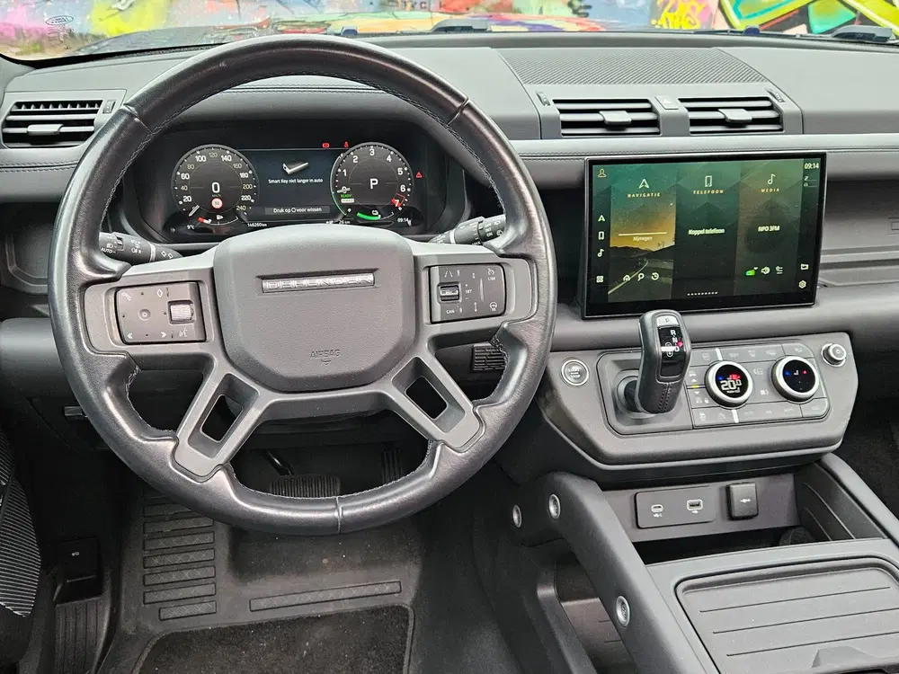 Land Rover Defender 110 2.0 P400e X-Dynamic HSE uit 2022, foto 13
