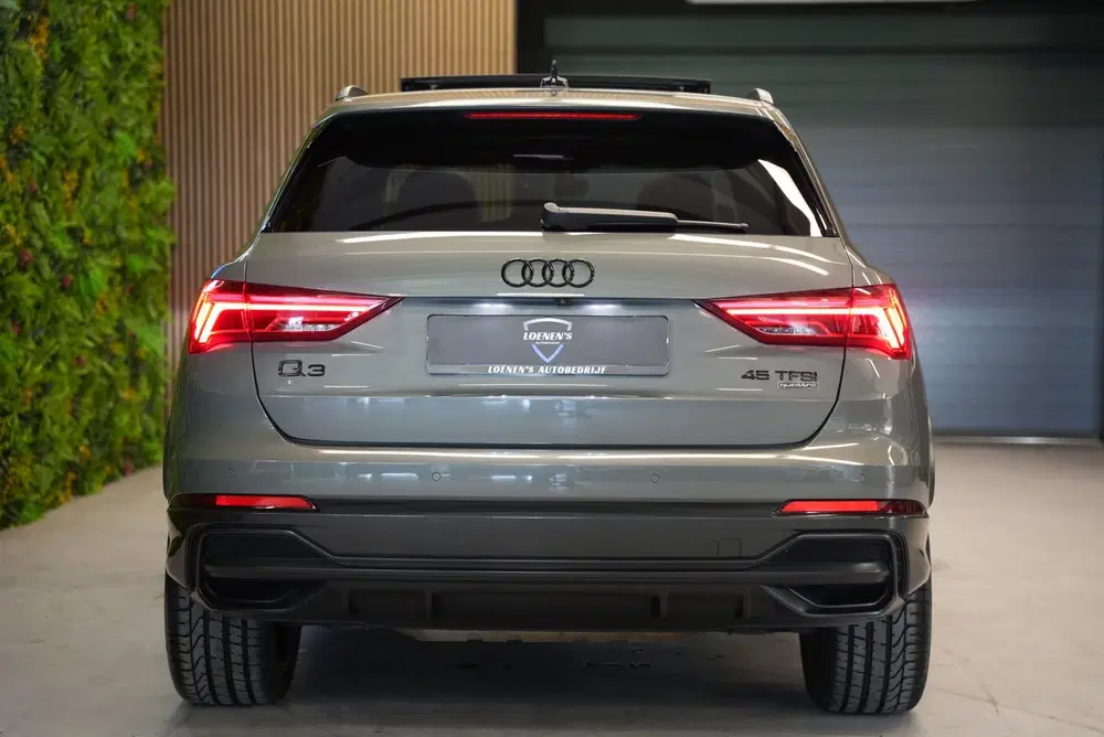 Audi Q3 45 TFSI quattro S Line edition one uit 2019, foto 11