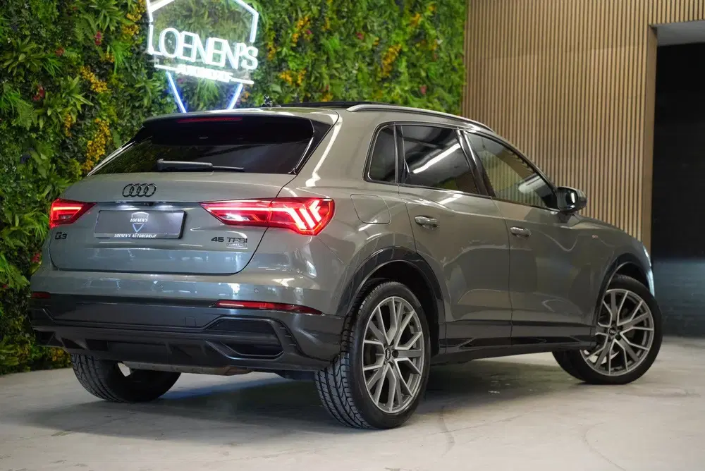 Audi Q3 45 TFSI quattro S Line edition one uit 2019, foto 2