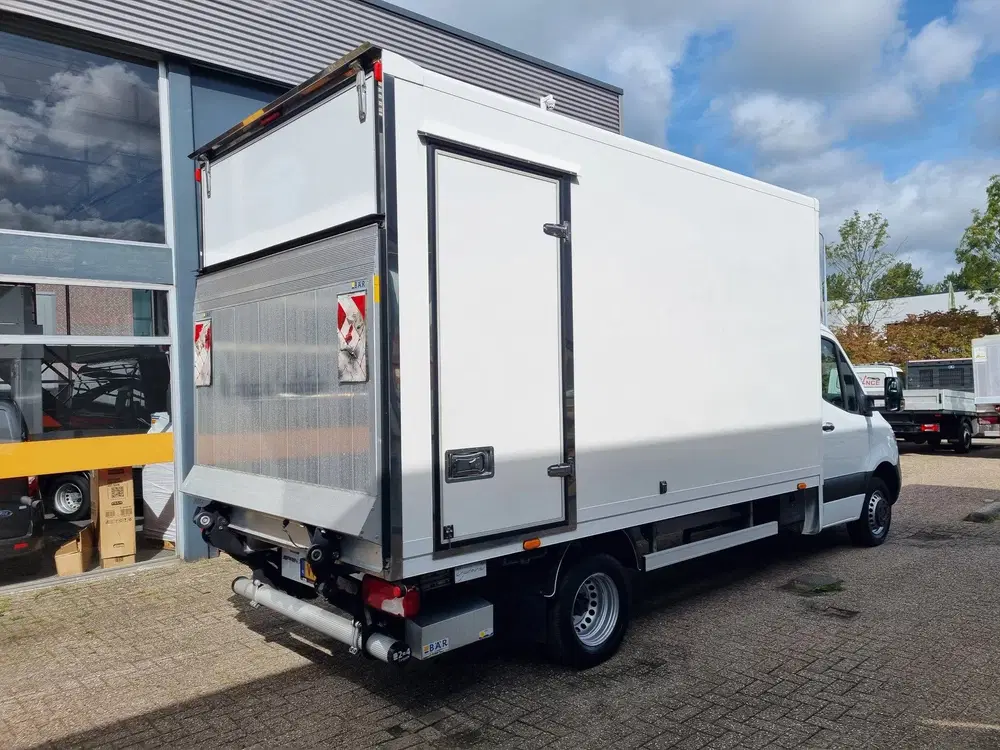 Mercedes-Benz Sprinter 519 CDI uit 2022, foto 2