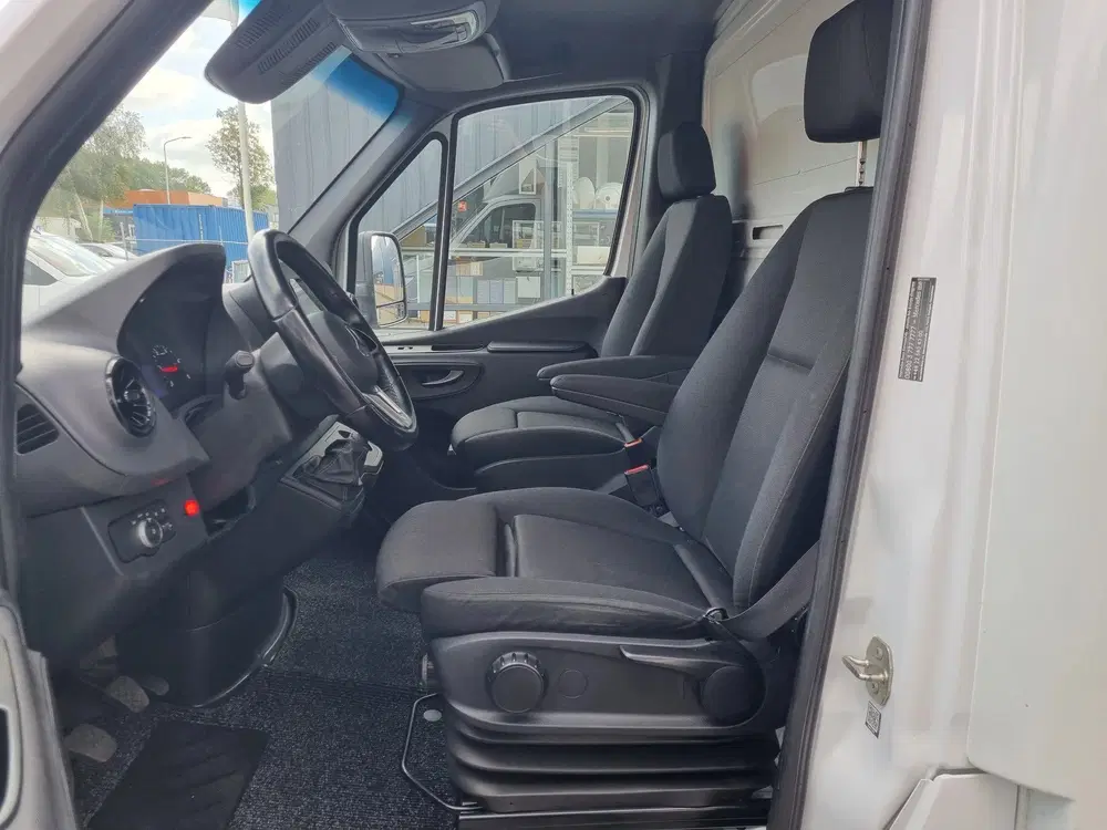 Mercedes-Benz Sprinter 519 CDI uit 2022, foto 8