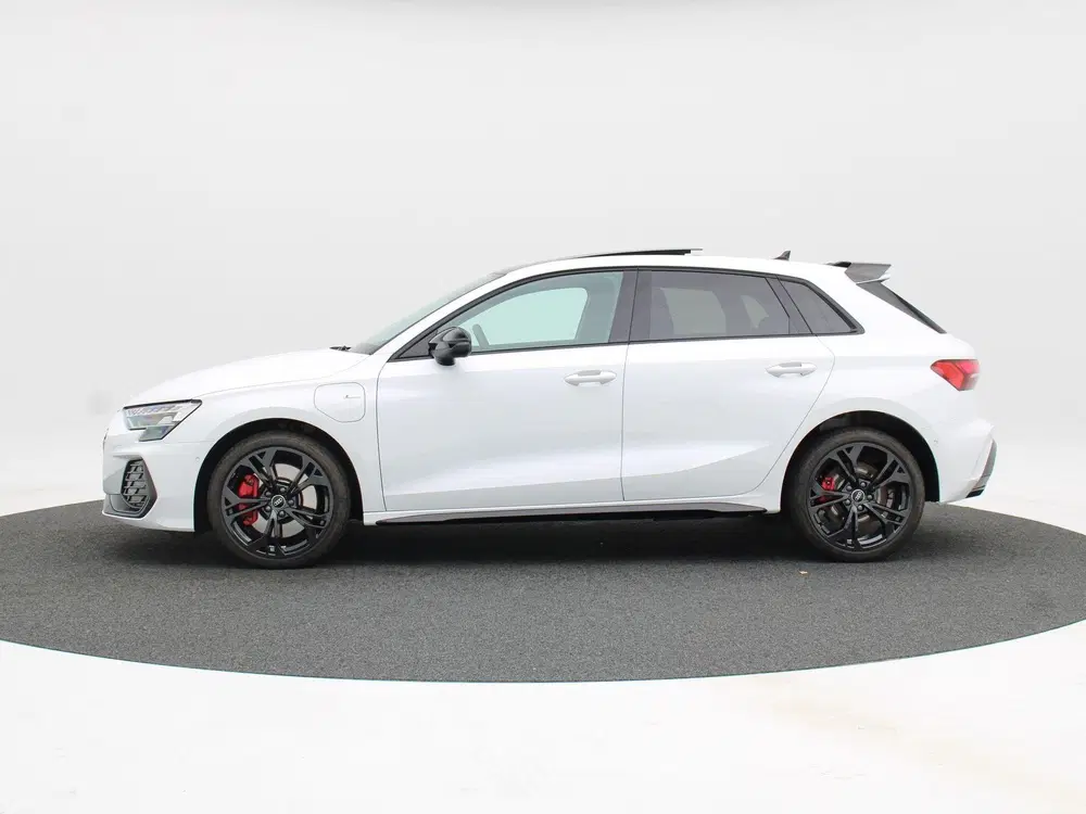 Audi A3 45 TFSi e 272 Pk S edition Competition uit 2025, foto 10
