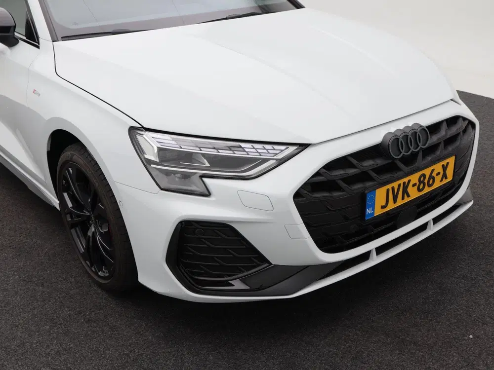 Audi A3 45 TFSi e 272 Pk S edition Competition uit 2025, foto 13