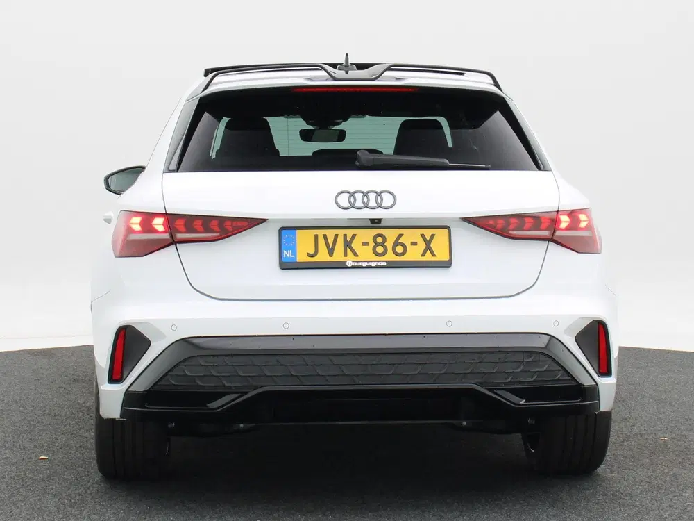 Audi A3 45 TFSi e 272 Pk S edition Competition uit 2025, foto 6