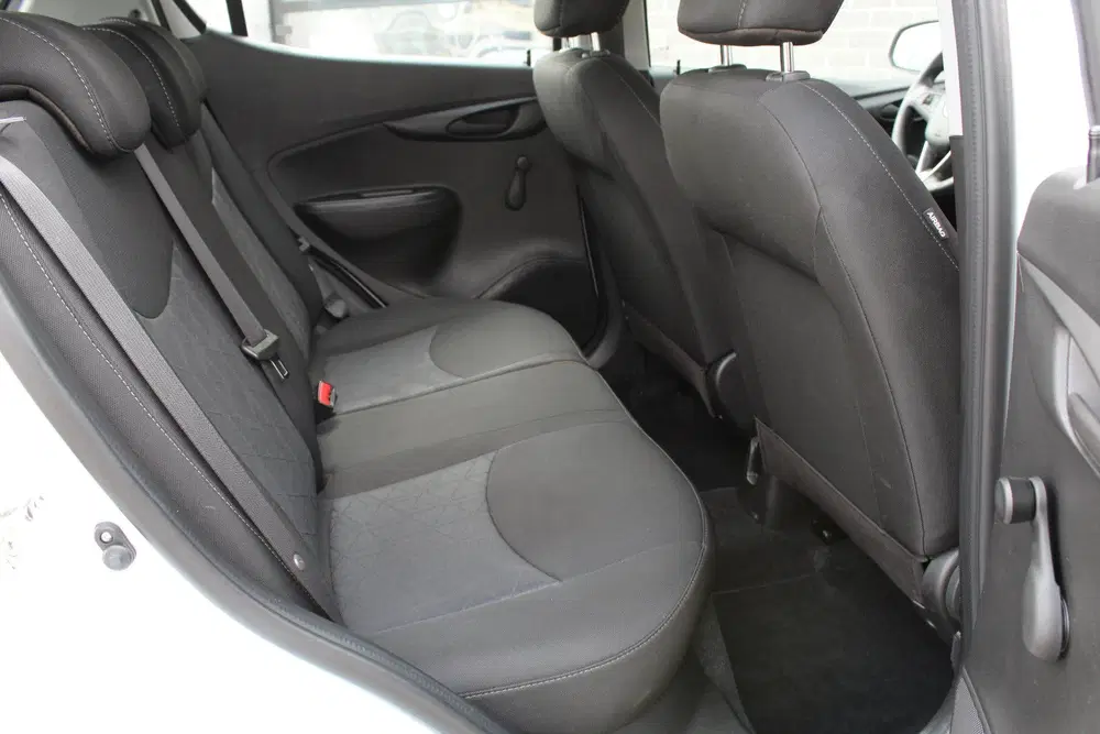 Opel Karl 1.0 ecoFLEX 120 Jaar Edition uit 2019, foto 11