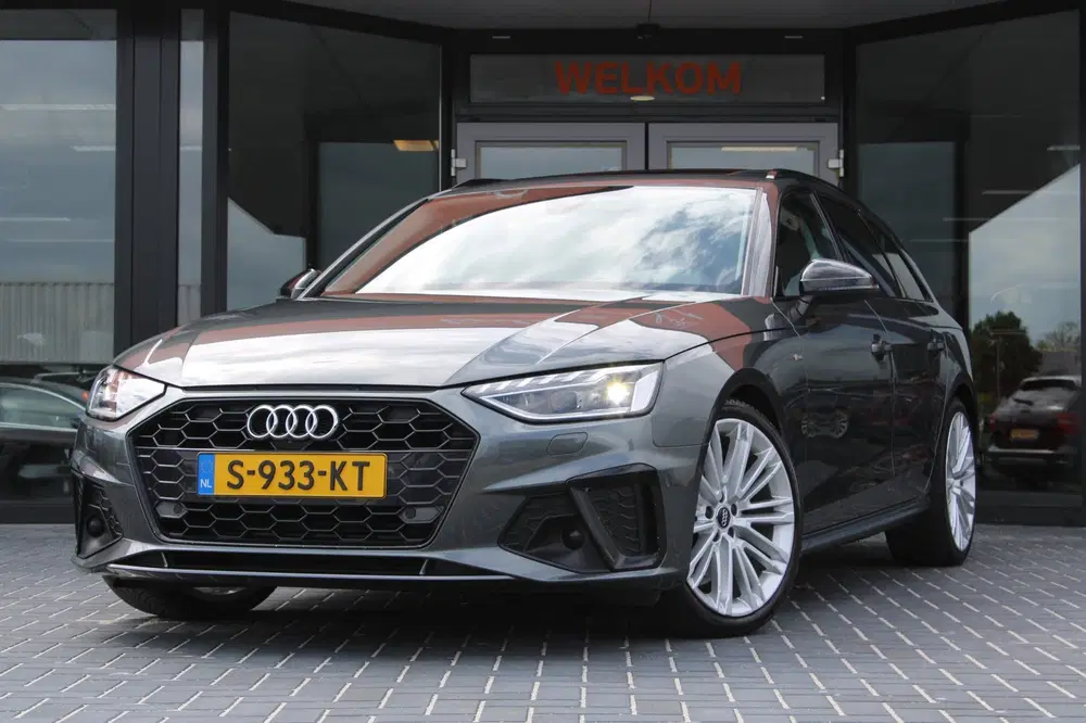 Audi A4 35 TFSI Launch edition Sport uit 2020, foto 13