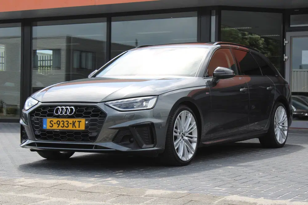 Audi A4 35 TFSI Launch edition Sport uit 2020, foto 2