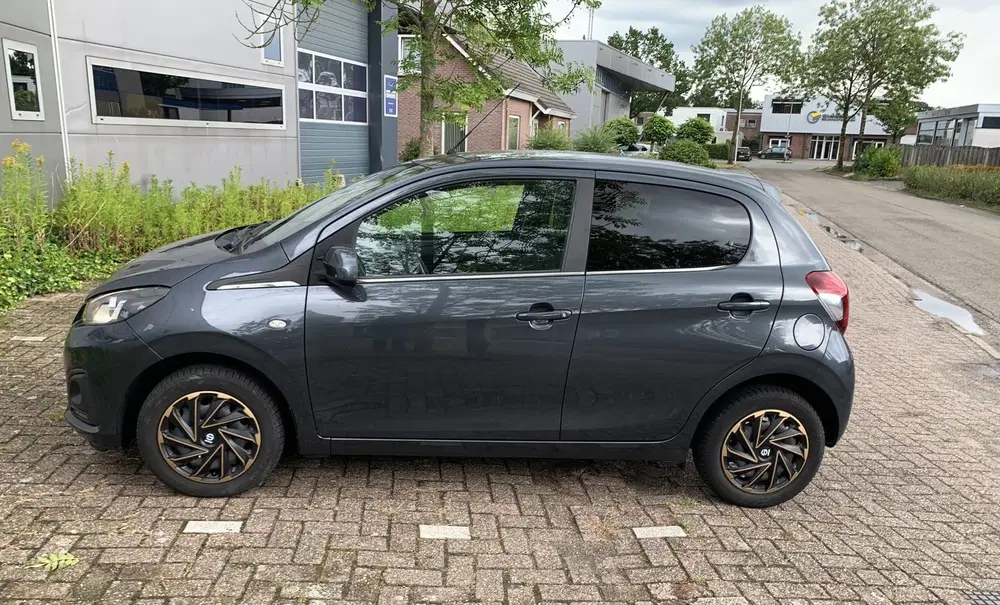 Peugeot 108 1.0 e-VTi Active uit 2021, foto 2
