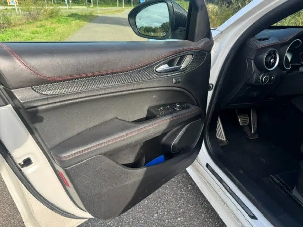 Alfa Romeo Stelvio 2.0 T AWD VELOCE TI uit 2021, foto 12