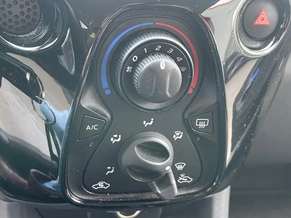 Peugeot 108 1.0 e-VTi Allure uit 2021, foto 13