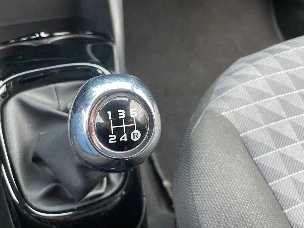 Peugeot 108 1.0 e-VTi Allure uit 2021, foto 15