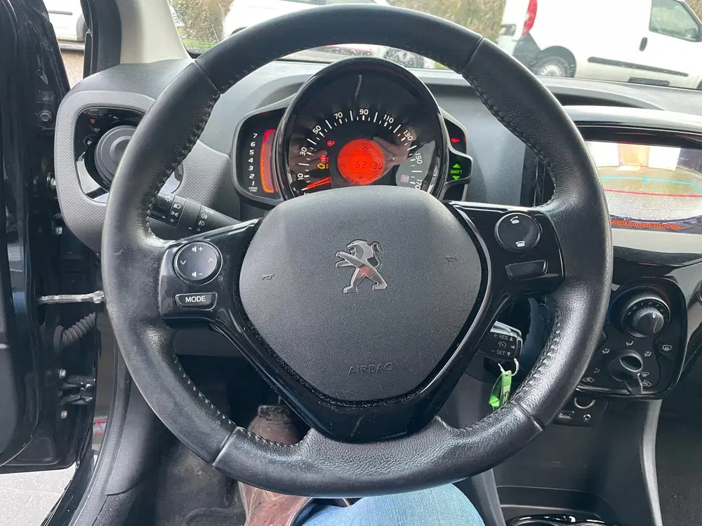 Peugeot 108 1.0 e-VTi Allure uit 2021, foto 2