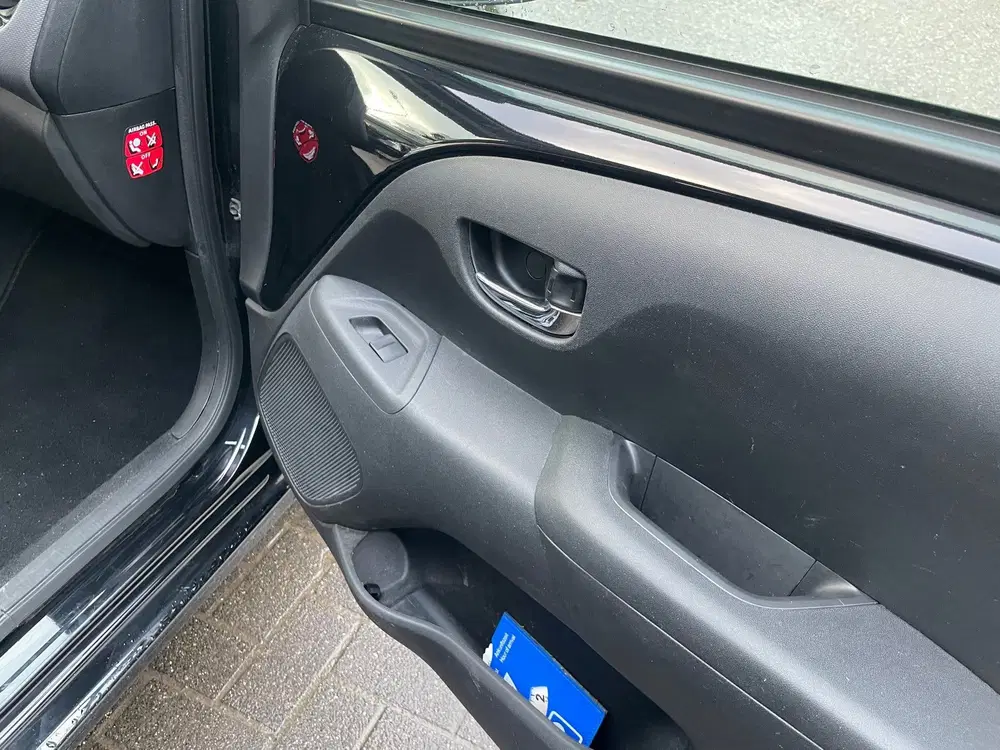 Peugeot 108 1.0 e-VTi Allure uit 2021, foto 9