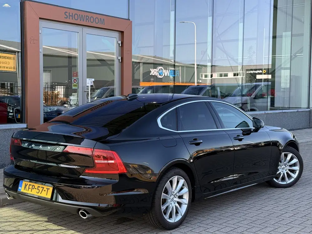Volvo S90 2.0 T4 Momentum uit 2020, foto 13