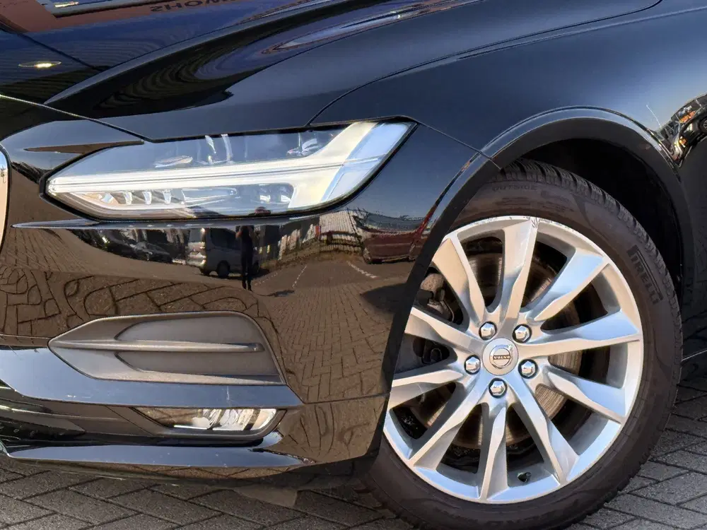 Volvo S90 2.0 T4 Momentum uit 2020, foto 4