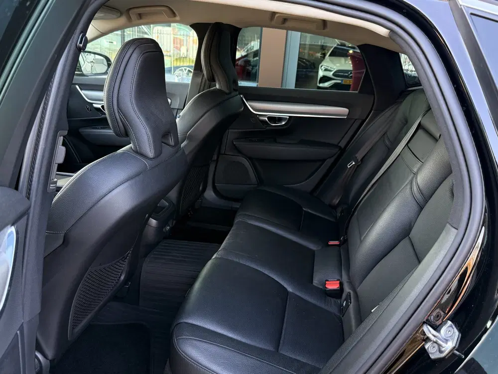 Volvo S90 2.0 T4 Momentum uit 2020, foto 7