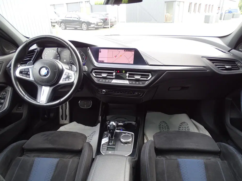 BMW 1-serie xDrive High Executive PANORAMADAK uit 2021, foto 2