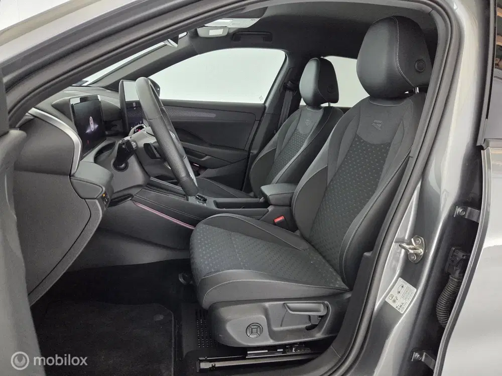 Volkswagen T-Roc 1.5 eTsi 150PK R-Line First Edition trekha uit 2026, foto 5