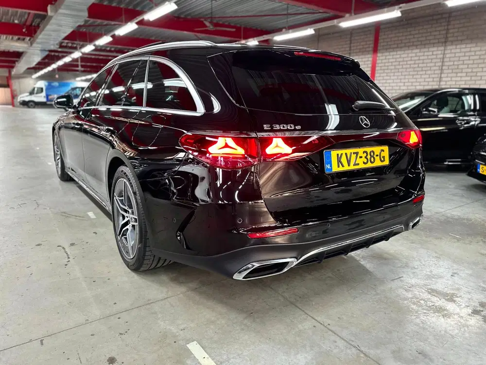 Mercedes-Benz E-Klasse e AMG uit 2025, foto 2