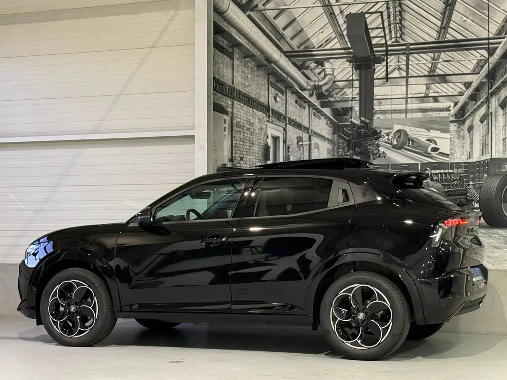 Alfa Romeo Junior 1.2 Turbo Hybrid Ibrida Ti Black Edition uit 2026, foto 2