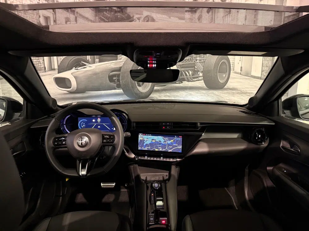 Alfa Romeo Junior 1.2 Turbo Hybrid Ibrida Ti Black Edition uit 2026, foto 3