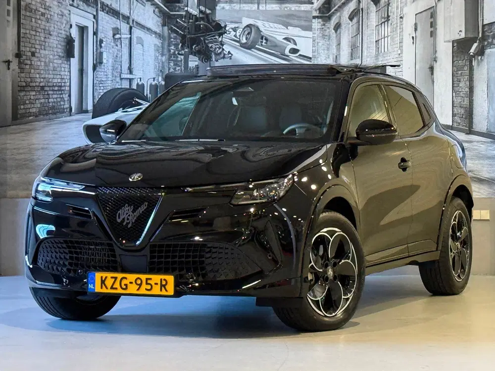 Alfa Romeo Junior 1.2 Turbo Hybrid Ibrida Ti Black Edition uit 2026, foto 5