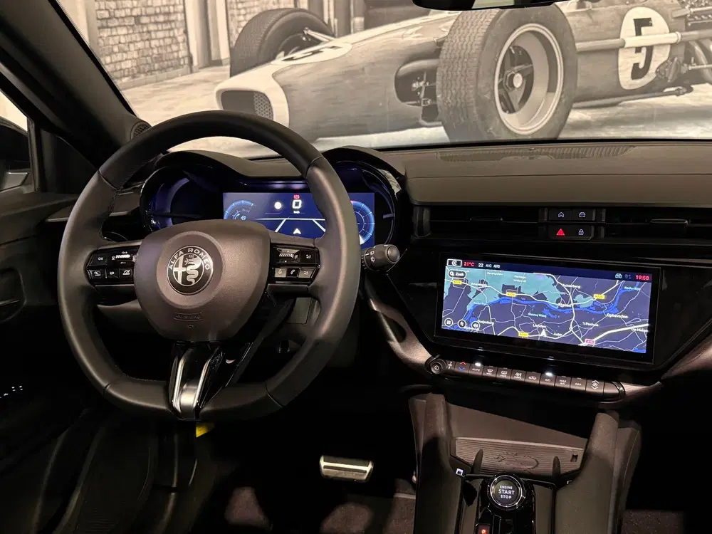 Alfa Romeo Junior 1.2 Turbo Hybrid Ibrida Ti Black Edition uit 2026, foto 7