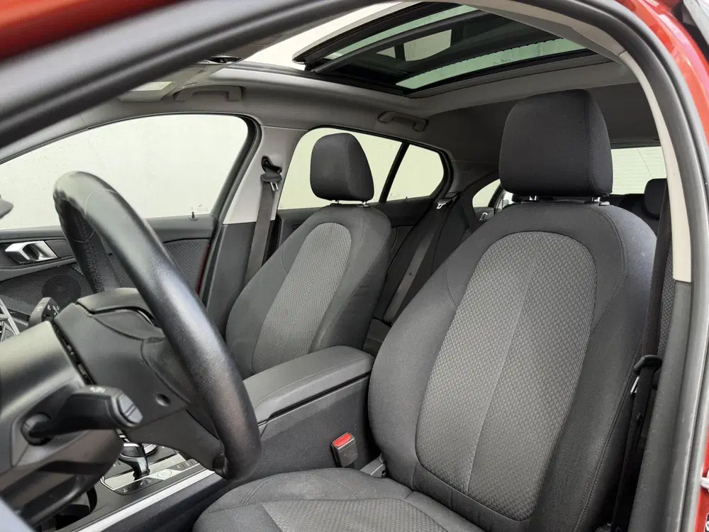 BMW 1-serie 118i Executive uit 2022, foto 9