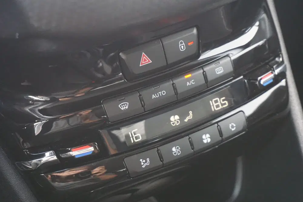 Peugeot 208 1.2 PureTech Tech Edition Climate uit 2019, foto 13