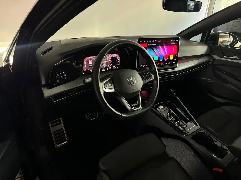 Volkswagen Golf 1.5 eTSI Edition Pano uit 2024, foto 11