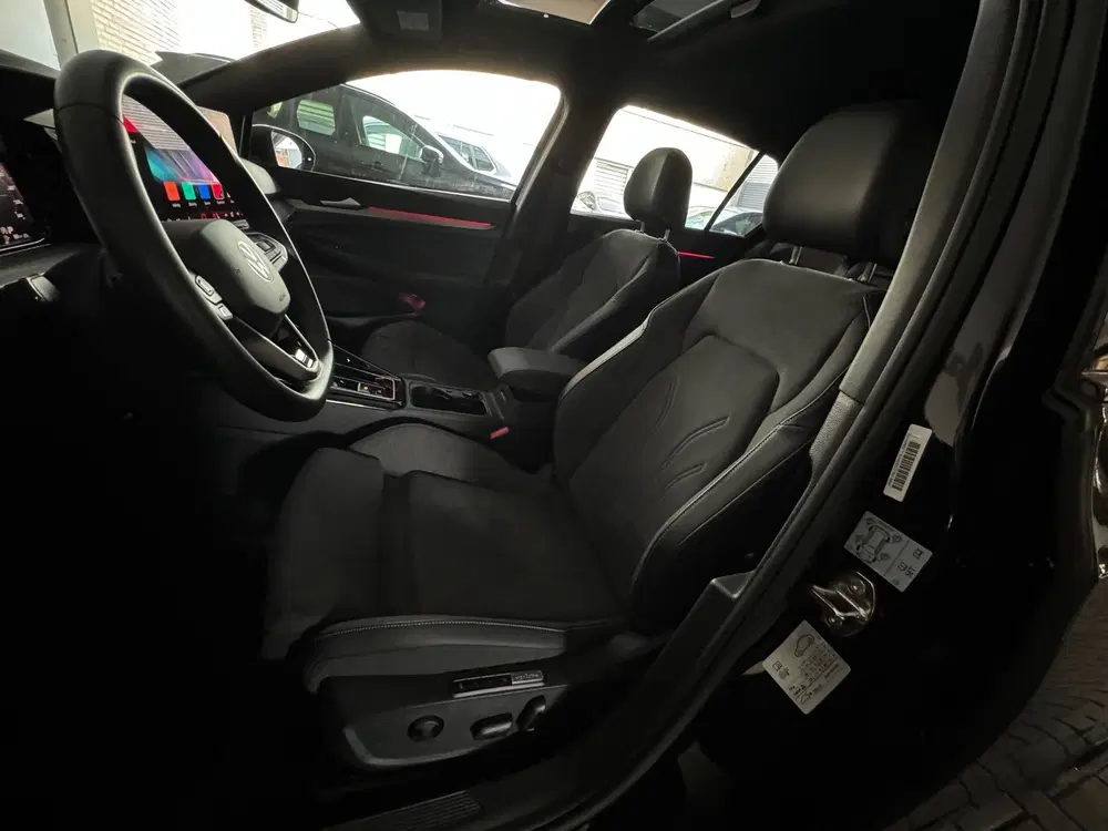 Volkswagen Golf 1.5 eTSI Edition Pano uit 2024, foto 12