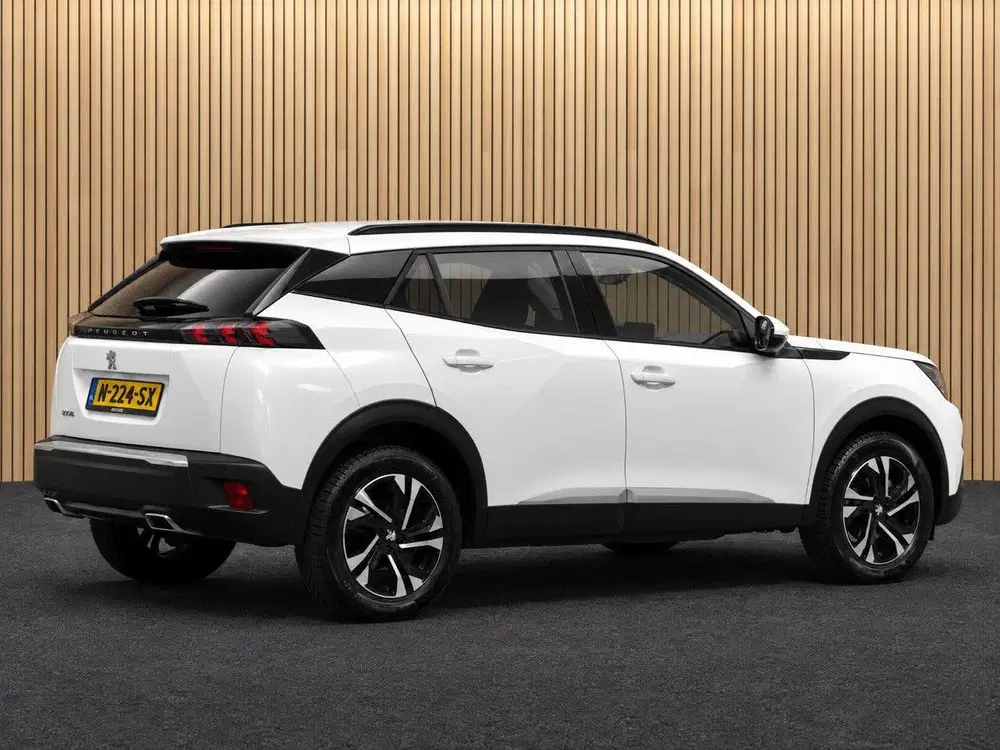 Peugeot 2008 1.2 PT 130 Allure uit 2022, foto 6