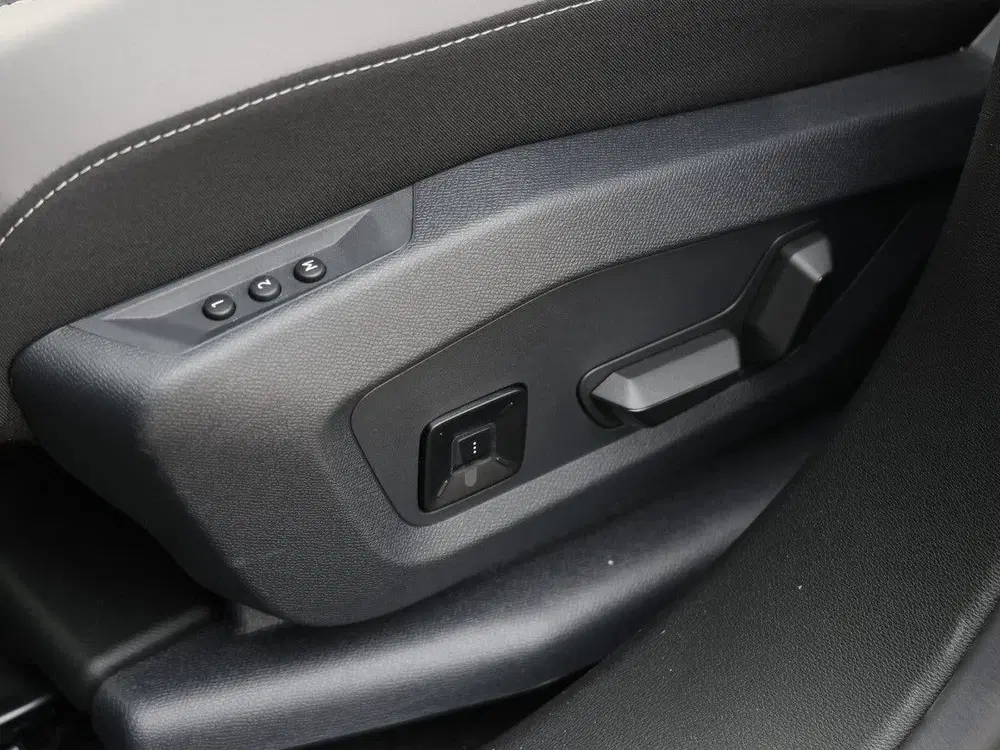 Jeep Compass 1.2 e-Hybrid First Edition uit 2026, foto 13
