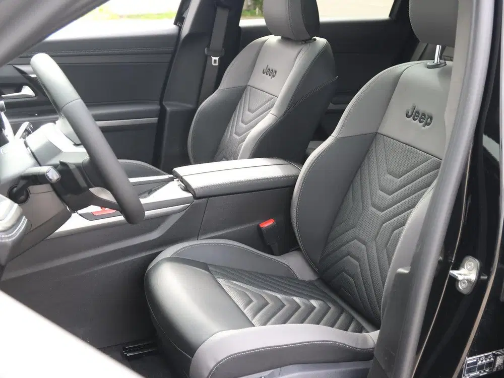 Jeep Compass 1.2 e-Hybrid First Edition uit 2026, foto 14