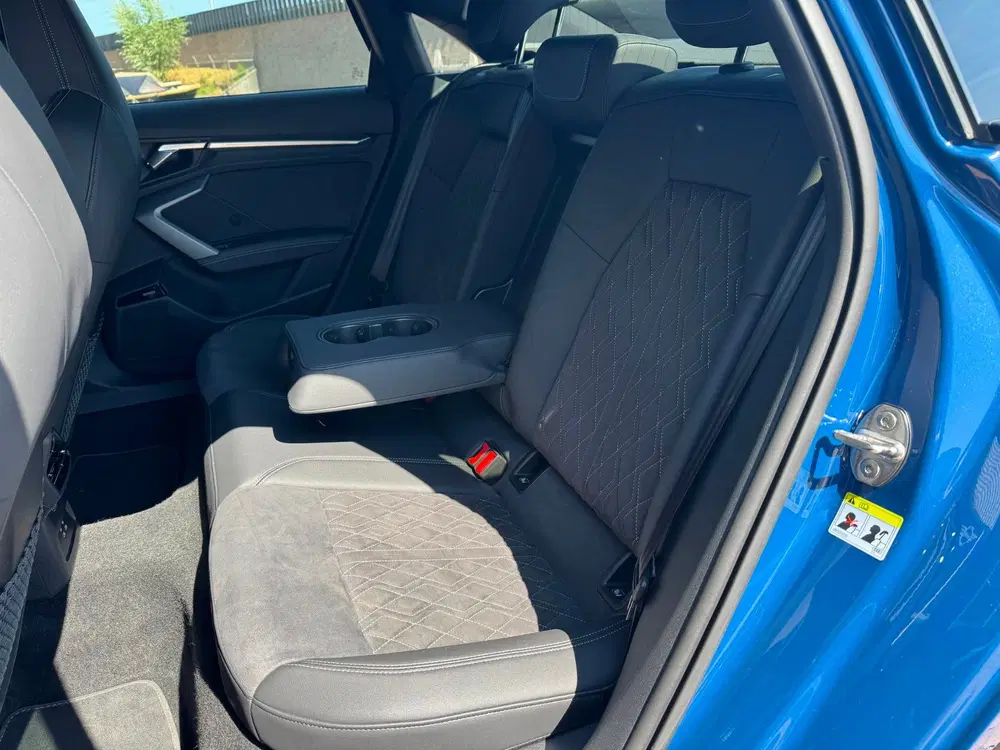 Audi A3 35 TFSI S-Line Black Edition uit 2024, foto 14